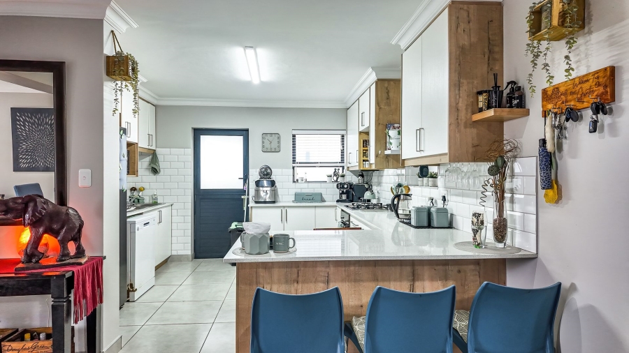 3 Bedroom Property for Sale in Dana Bay Western Cape